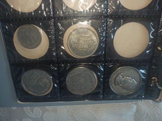 Monedas antiguas: colección variada