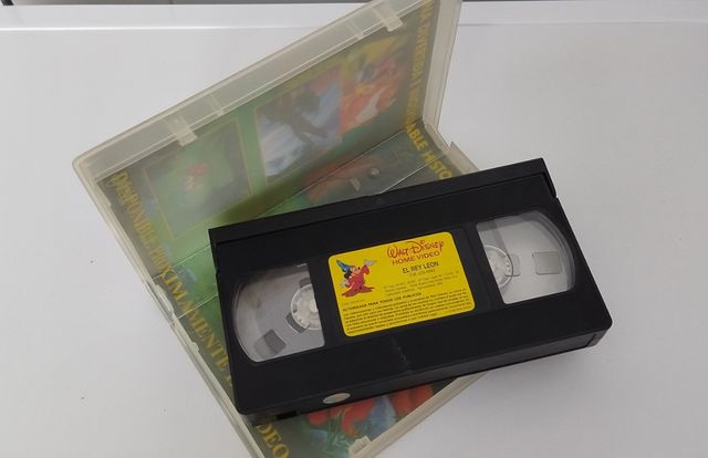 VHS Disney: El Rey León, La Bella y la Bestia, +3