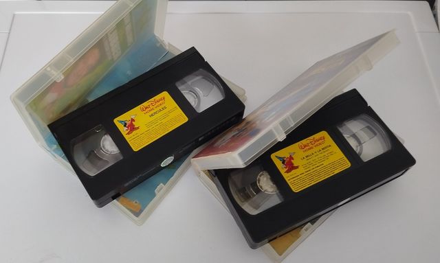 VHS Disney: El Rey León, La Bella y la Bestia, +3