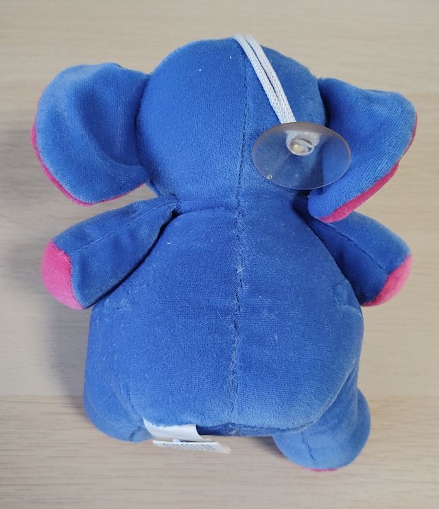 Elefante de peluche pequeño