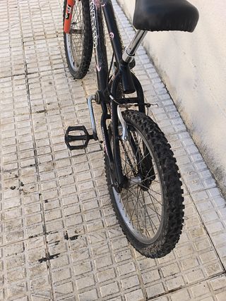 BMX 20"  Bomber negra