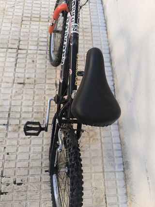 BMX 20"  Bomber negra