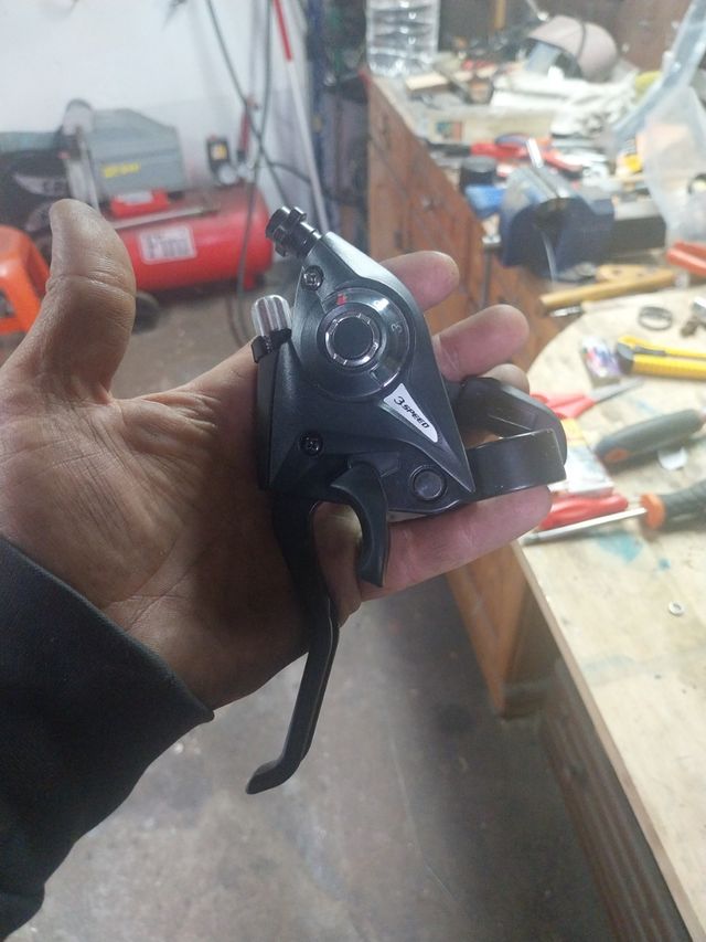 Manete de travão com manete de mudanças