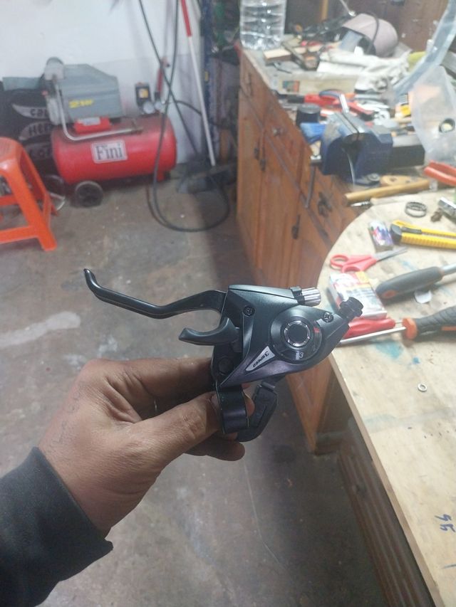 Manete de travão com manete de mudanças