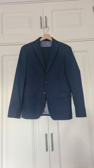 Traje Zara azul marino