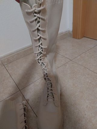 Botas altas beige talla 40