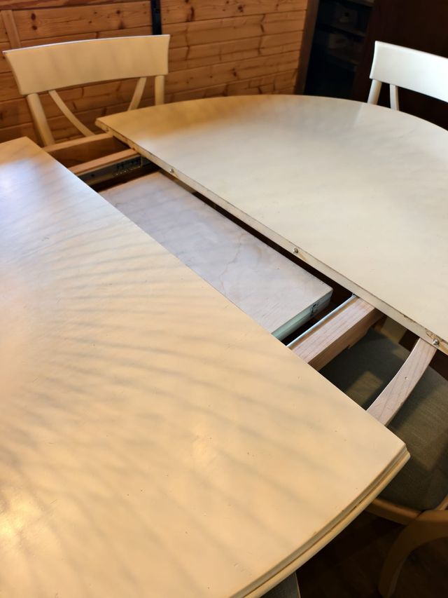 Mesa ovalada extensible + 6 sillas comedor.