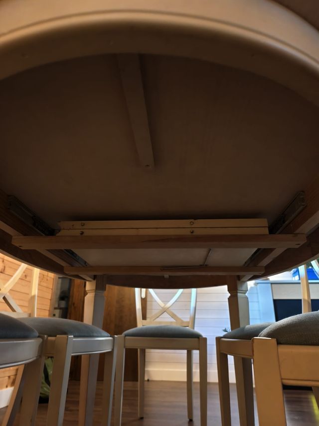 Mesa ovalada extensible + 6 sillas comedor.