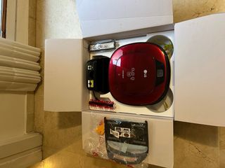 Robot aspirador LG Hombot Square rojo