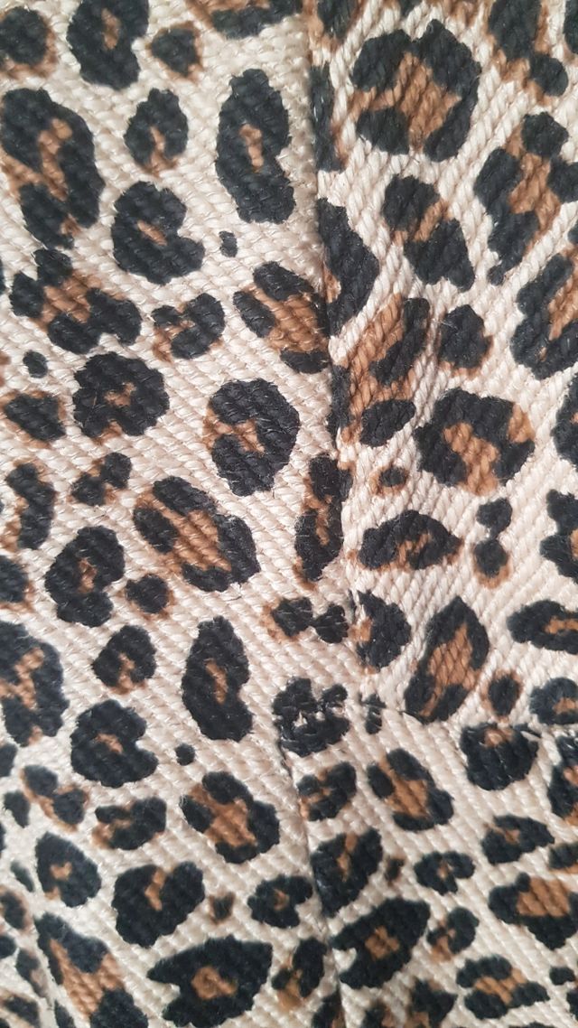 Chaqueta Stradivarius animal print talla S