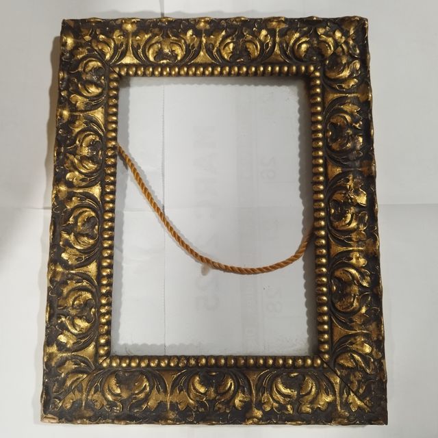 Marco antiguo de madera