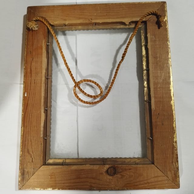 Marco antiguo de madera