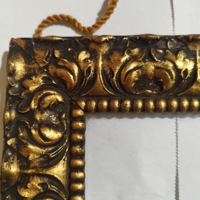 Marco antiguo de madera