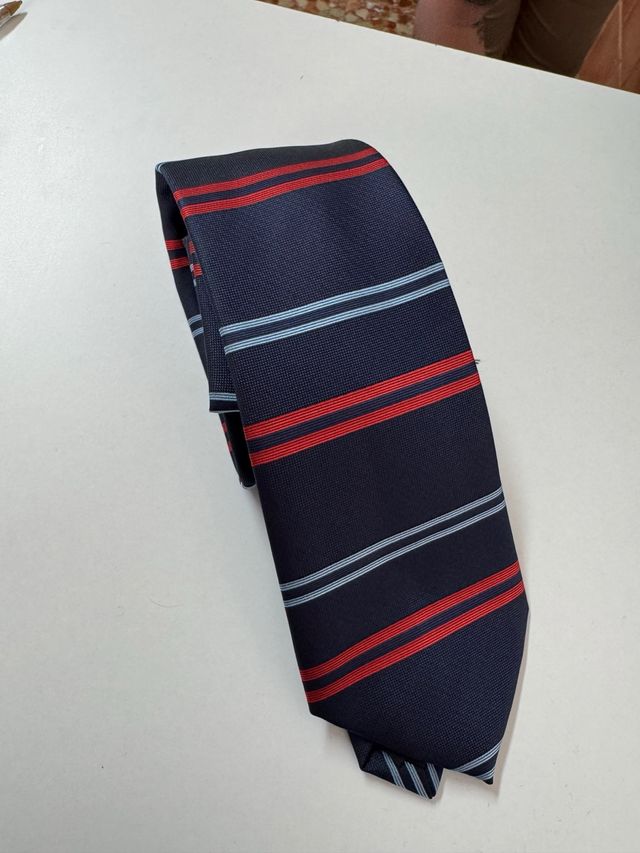 Corbata rayas azul y roja