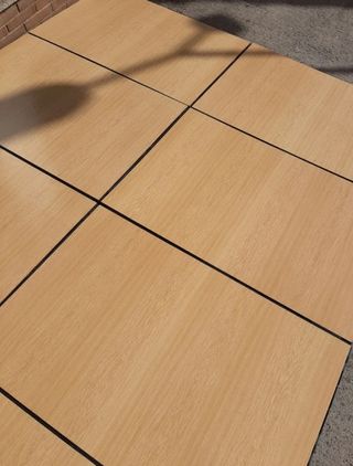 Suelo elevado camping - 6 palets con tabla 120×100