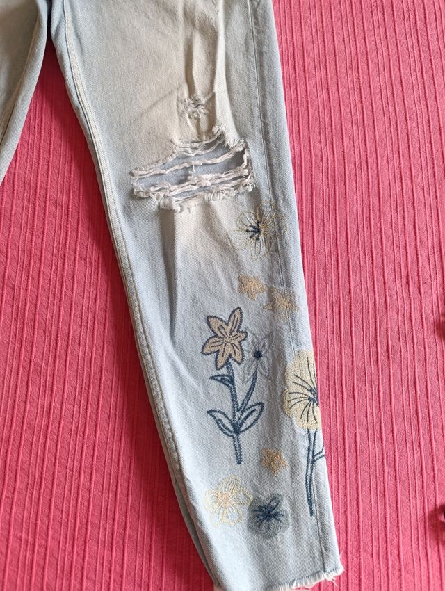 Pantalón vaquero bordado
