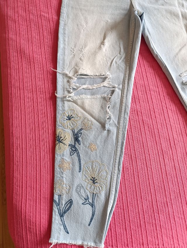 Pantalón vaquero bordado
