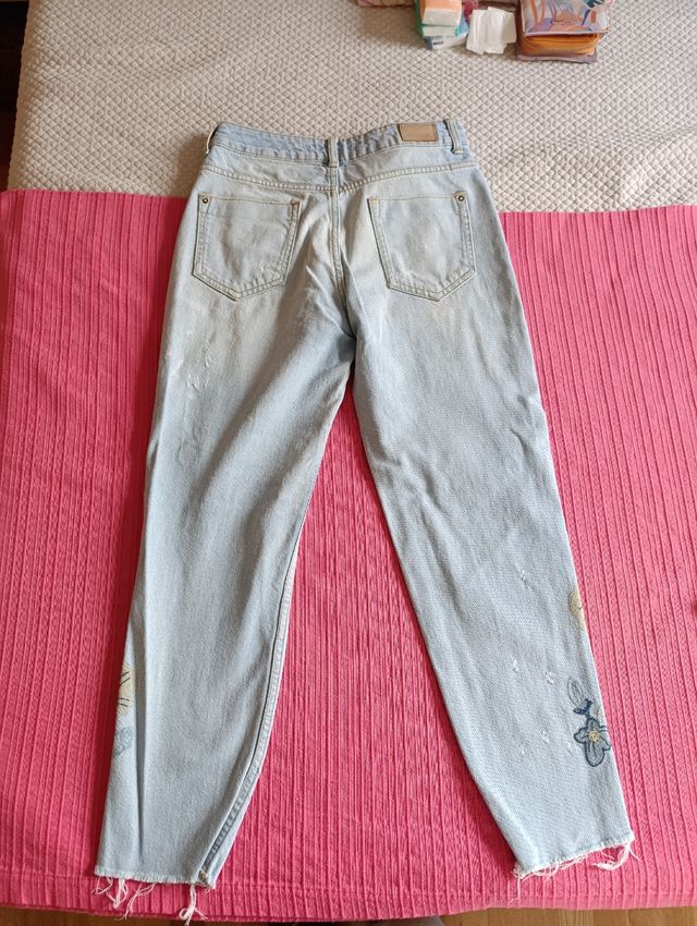 Pantalón vaquero bordado