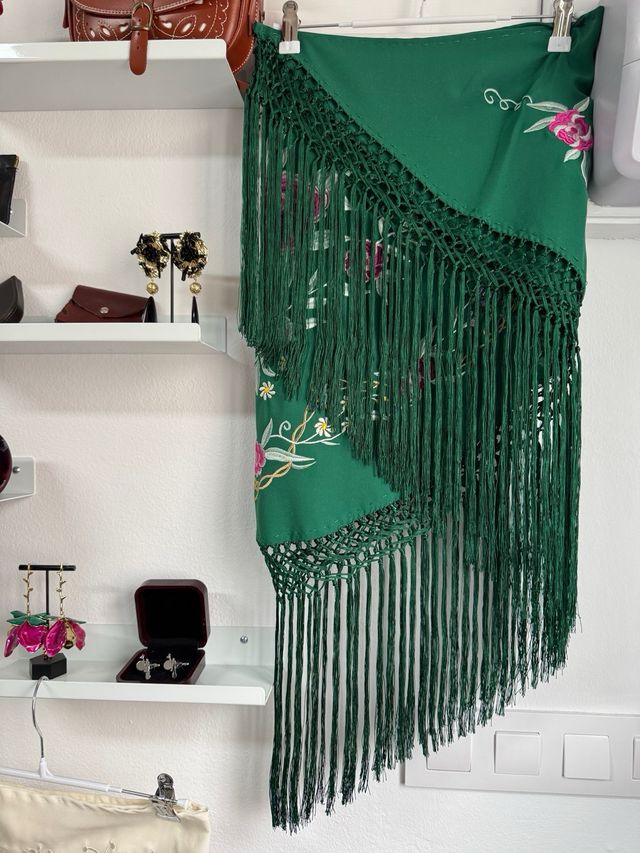 Manton bordado Verde Botella Bordado