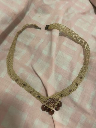 Collar artesanal beige y marrón