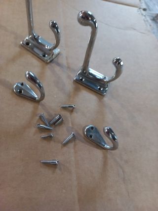 Lote de 5 Colgadores con tornillos