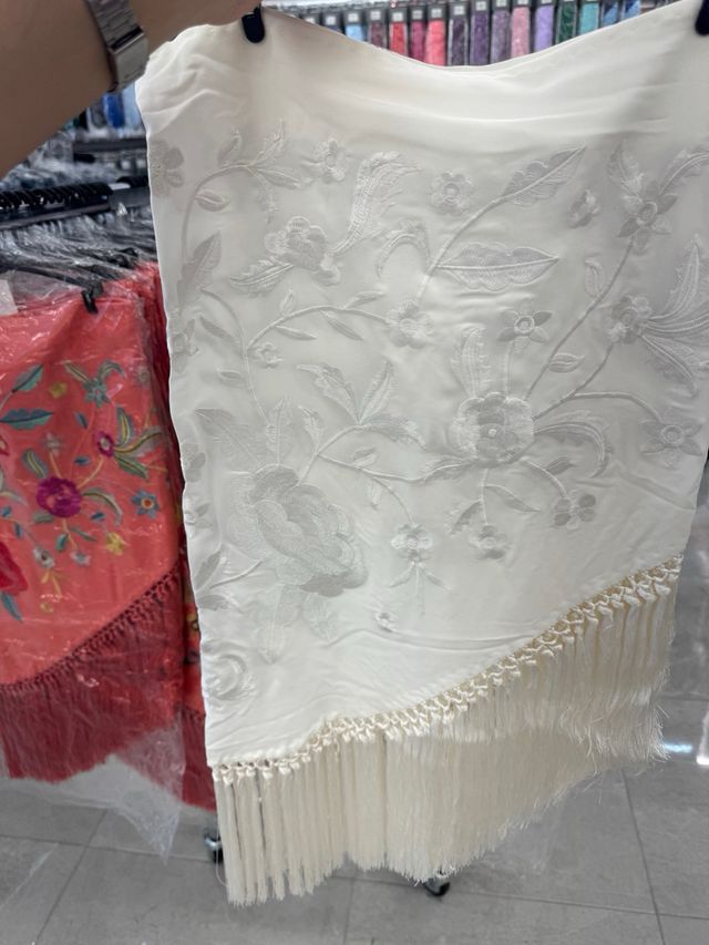 Manton Beige Bordado