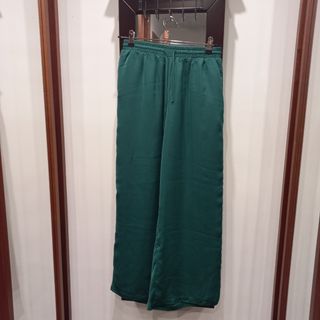 Pantalon verde tipo raso