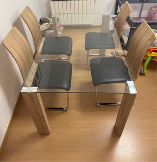 Mesa cristal 4 sillas - Comedor
