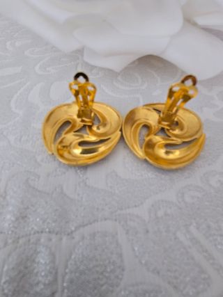 Pendientes dorados multicolor.  Vintage