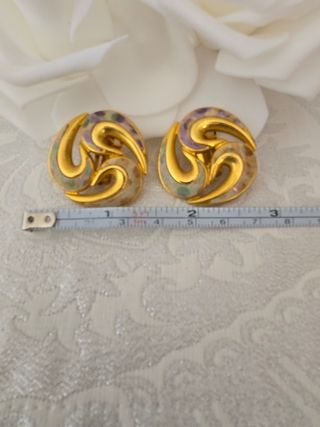 Pendientes dorados multicolor.  Vintage