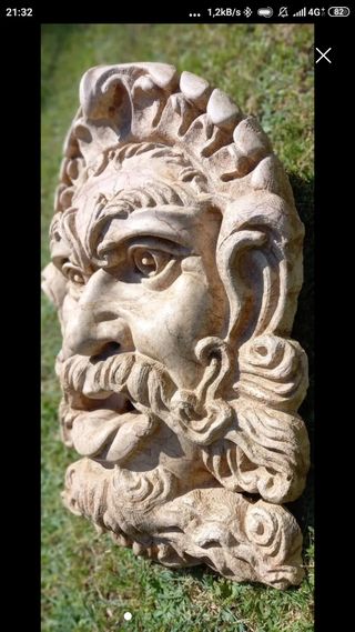 Mascheroni per fontane da giardino.