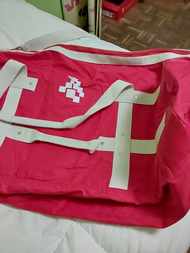 Petate rojo deportivo