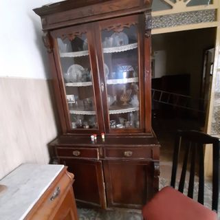 Aparador antiguo de madera.