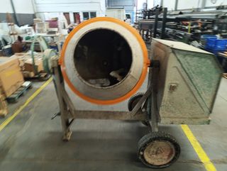 Hormigonera grande para dos sacos de cemento.