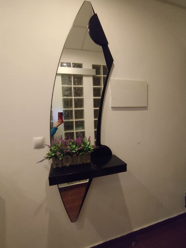 Precioso Recibidor con gran espejo y cajón