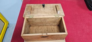 Baúl madera tallado