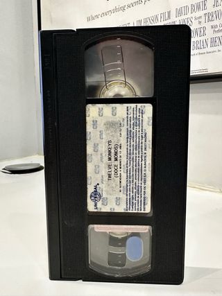 12 MONOS VHS VIDEOCLUB CAJA GRANDE