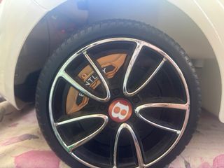 Coche eléctrico infantil Bentley con mando