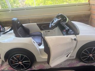 Coche eléctrico infantil Bentley con mando