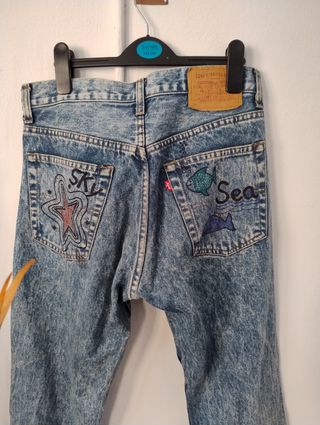 Vaqueros Levi's pintados a mano