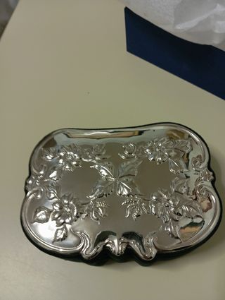 Caja joyero de plata inalterable y terciopelo