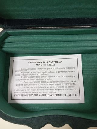 Caja joyero de plata inalterable y terciopelo