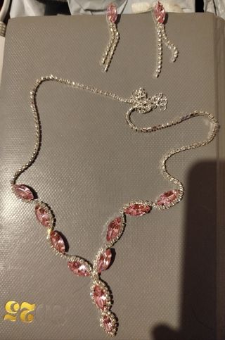 Conjunto de Joyería Elegante en Plateado y  Rosa