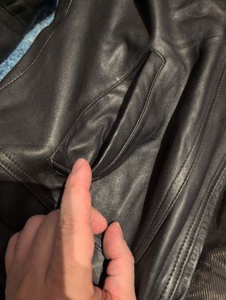 Cazadora cuero negra