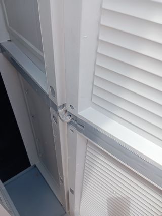 Armario escobero de resina