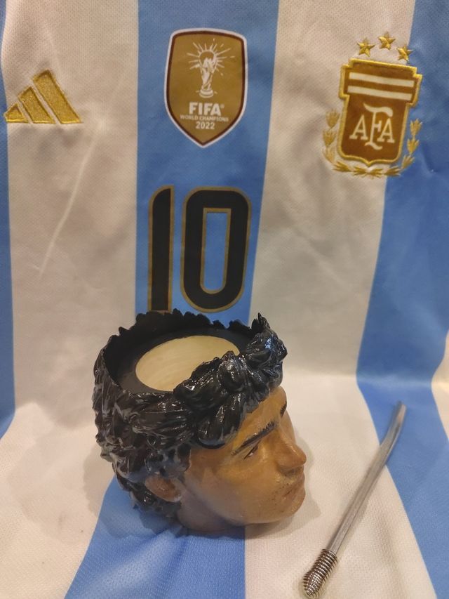 Mate Maradonna con bombilla