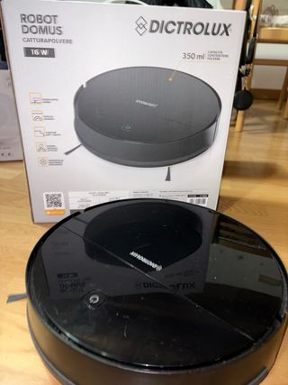 Robot aspirapolvere e lavapavimenti