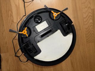 Robot aspirapolvere e lavapavimenti