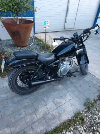 Suzuki Marauder 250 Café Racer / Bobber – ÚNICA