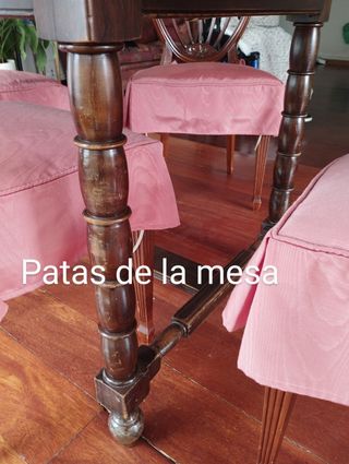 Mesa de madera ovalada y 4 sillas